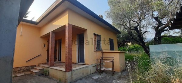 casa indipendente in vendita a Camaiore in zona Capezzano Pianore