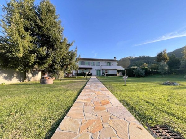 casa indipendente in vendita a Camaiore