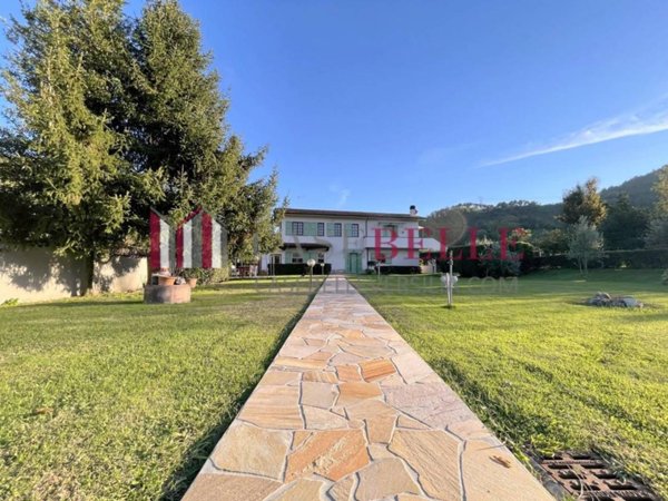 casa indipendente in vendita a Camaiore