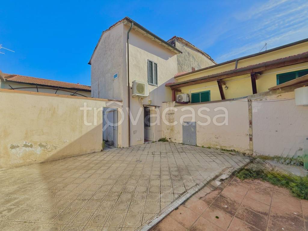 casa indipendente in vendita a Camaiore in zona Lido di Camaiore