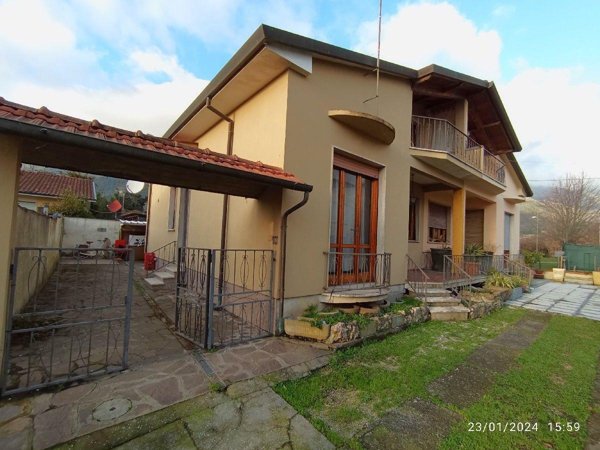 casa indipendente in vendita a Camaiore