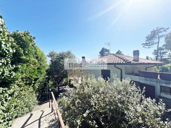 casa indipendente in vendita a Camaiore in zona Capezzano Pianore