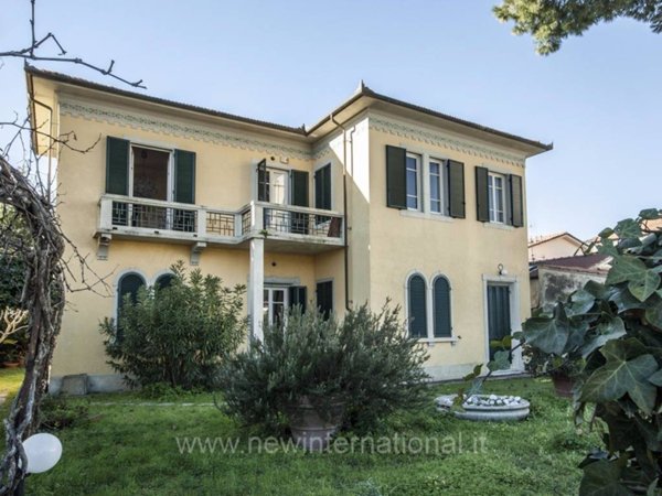 casa indipendente in vendita a Camaiore in zona Lido di Camaiore