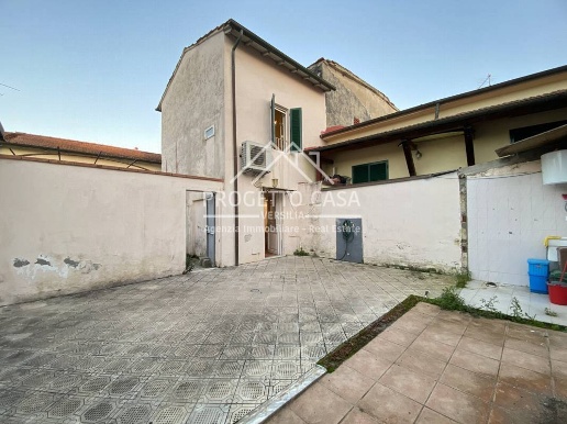 casa indipendente in vendita a Camaiore in zona Lido di Camaiore