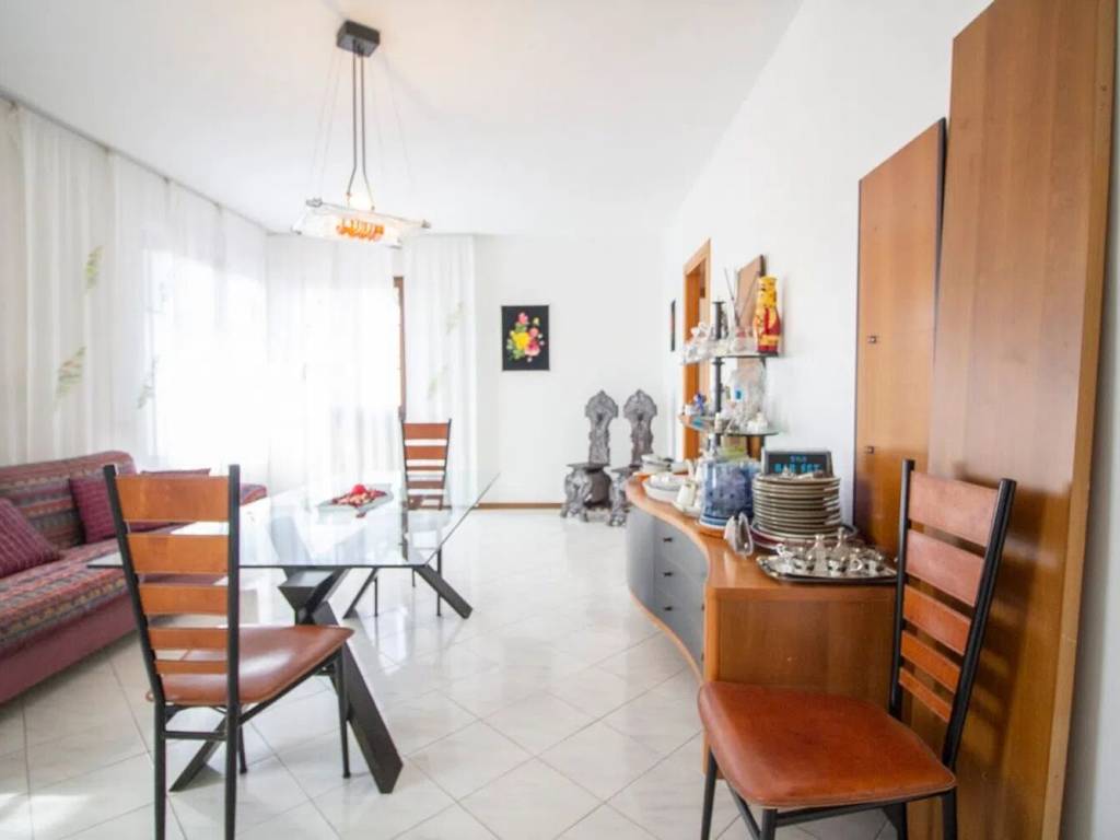 appartamento in vendita a Camaiore in zona Lido di Camaiore