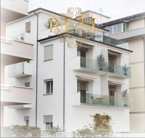 appartamento in vendita a Camaiore in zona Lido di Camaiore