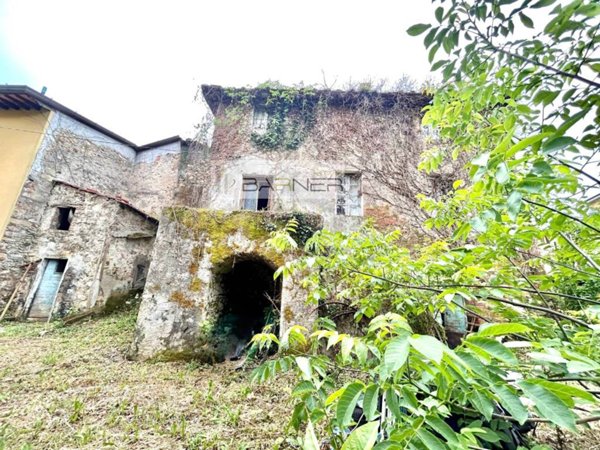 casa indipendente in vendita a Camaiore in zona Metato