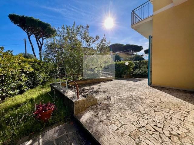 appartamento in vendita a Camaiore in zona Lido di Camaiore
