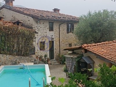 casa indipendente in vendita a Camaiore