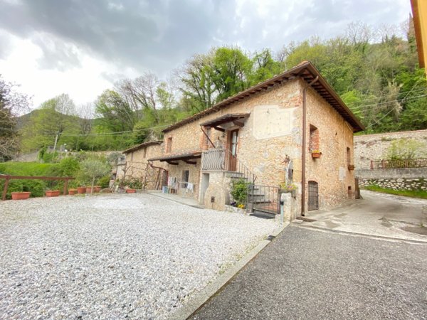 casale in vendita a Camaiore in zona Lombrici