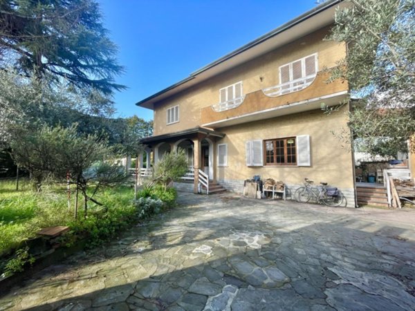 casa indipendente in vendita a Camaiore