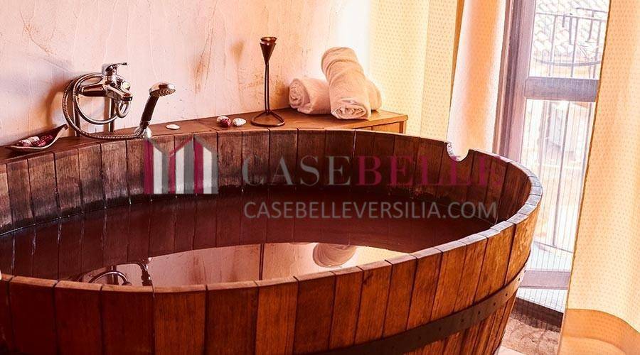 negozio in vendita a Camaiore in zona Lido di Camaiore