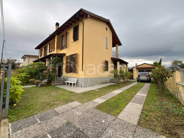 casa indipendente in vendita a Camaiore in zona Lido di Camaiore