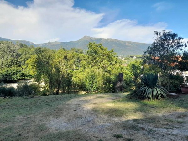 casa indipendente in vendita a Camaiore