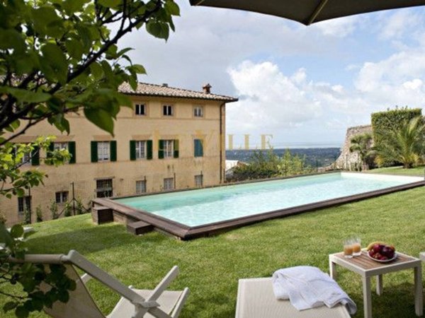 villa in vendita a Camaiore