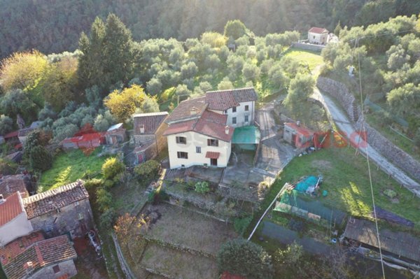 casa indipendente in vendita a Camaiore