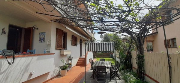 casa indipendente in vendita a Camaiore