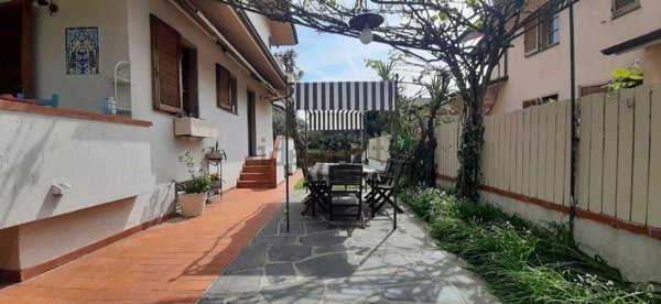 casa indipendente in vendita a Camaiore