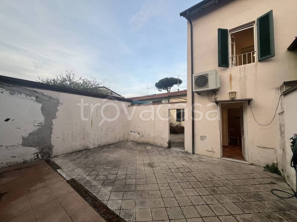 casa indipendente in vendita a Camaiore in zona Lido di Camaiore