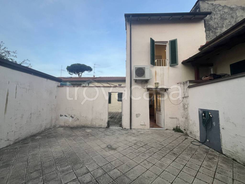 casa indipendente in vendita a Camaiore in zona Lido di Camaiore