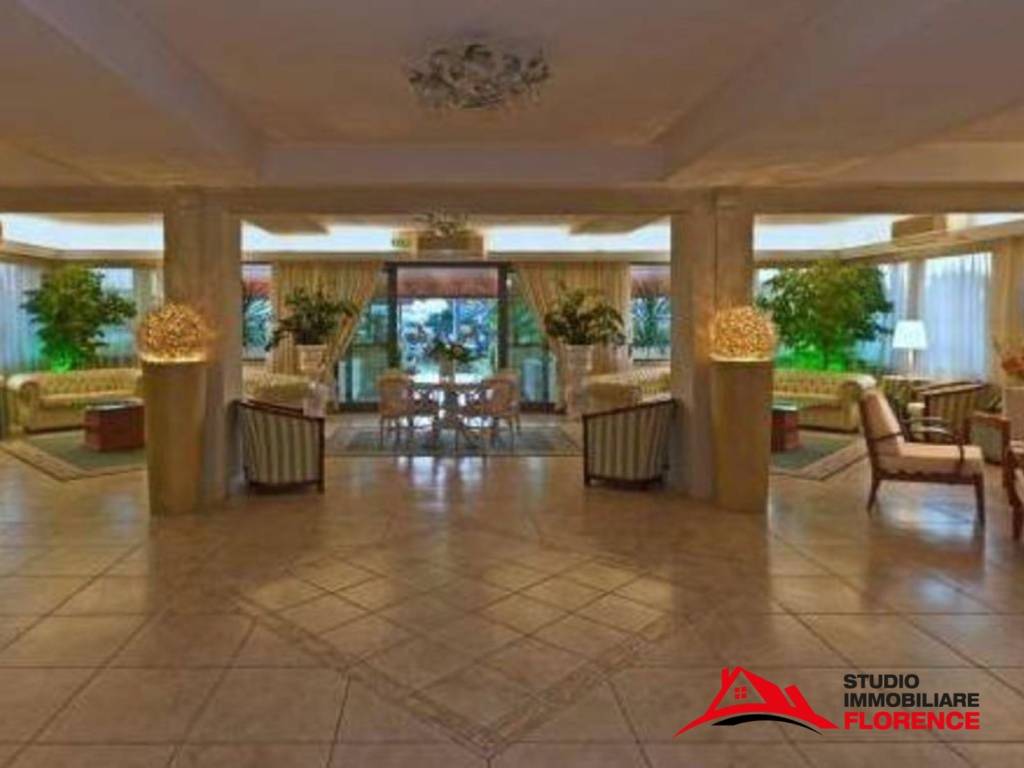 negozio in vendita a Camaiore in zona Lido di Camaiore