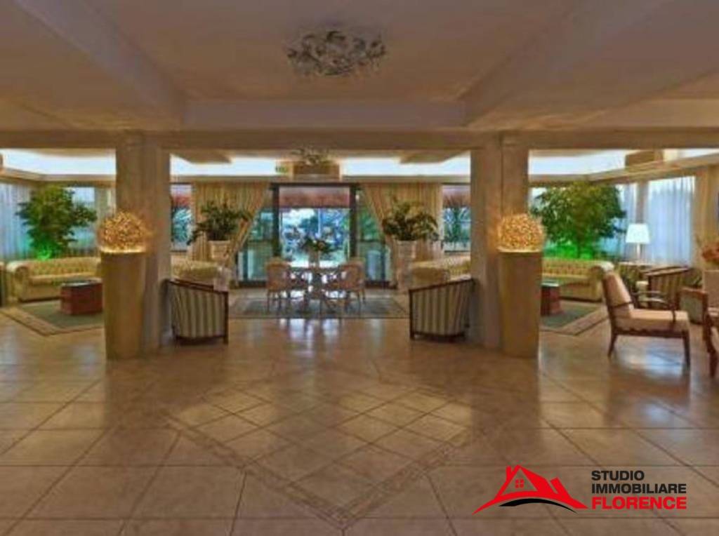 negozio in vendita a Camaiore in zona Lido di Camaiore