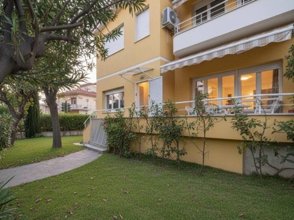 casa indipendente in vendita a Camaiore in zona Lido di Camaiore