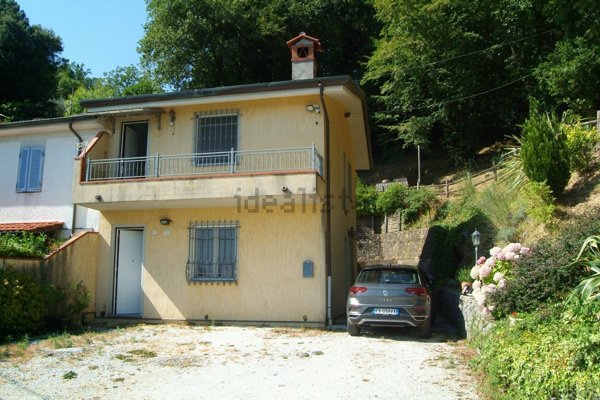 casa indipendente in vendita a Camaiore