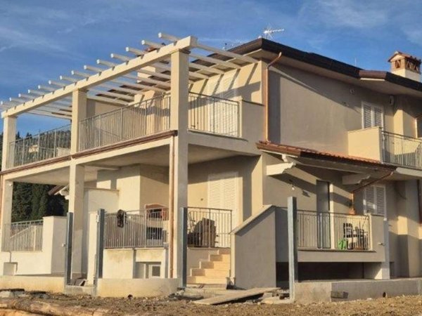 casa indipendente in vendita a Camaiore in zona Capezzano Pianore