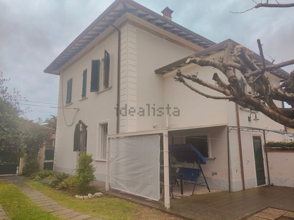 casa indipendente in vendita a Camaiore in zona Lido di Camaiore