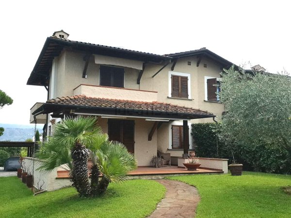 casa indipendente in vendita a Camaiore in zona Lido di Camaiore