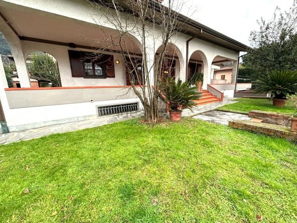 casa indipendente in vendita a Camaiore