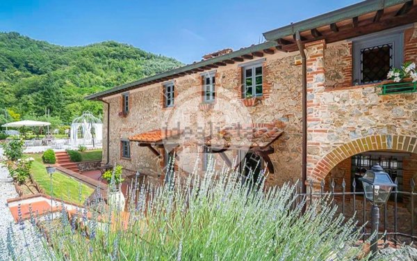 casa indipendente in vendita a Camaiore