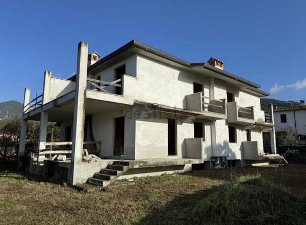 casa indipendente in vendita a Camaiore in zona Capezzano Pianore
