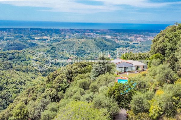 casa indipendente in vendita a Camaiore