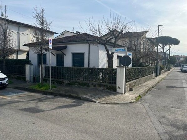 casa indipendente in vendita a Camaiore in zona Lido di Camaiore