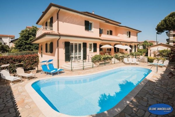 casa indipendente in vendita a Camaiore in zona Lido di Camaiore