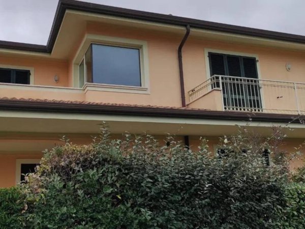 casa indipendente in vendita a Camaiore in zona Lido di Camaiore