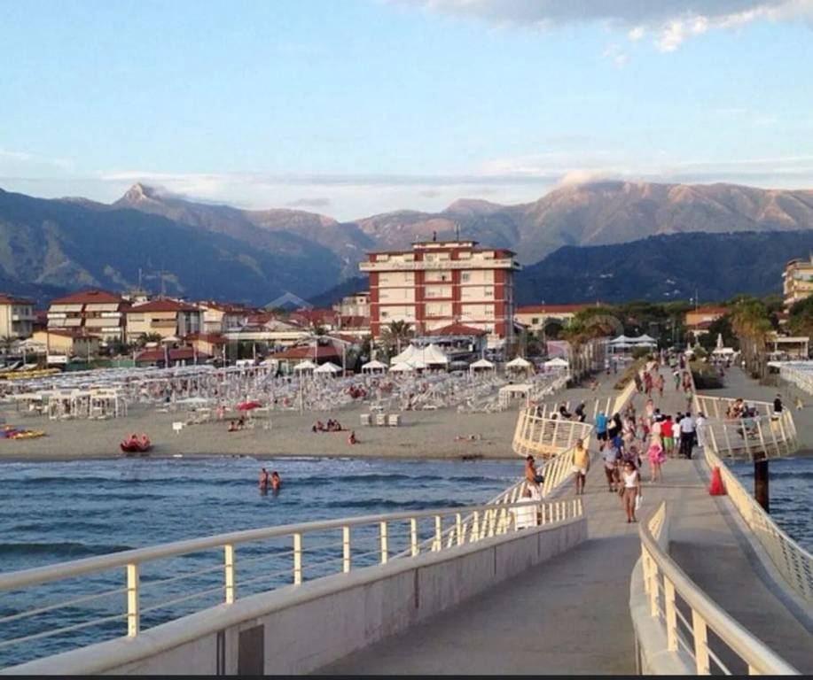 appartamento in vendita a Camaiore in zona Lido di Camaiore