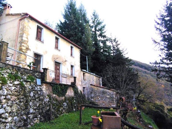 casa indipendente in vendita a Camaiore
