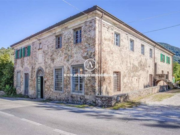 casa indipendente in vendita a Camaiore