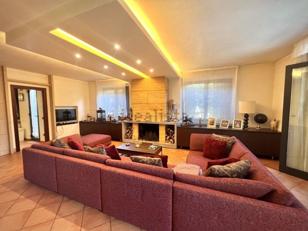 casa indipendente in vendita a Camaiore in zona Lido di Camaiore