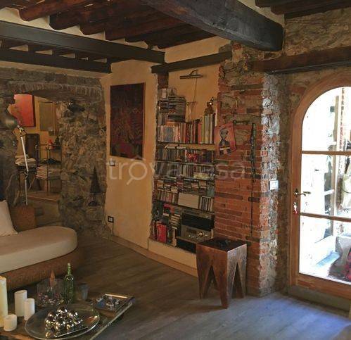 casa indipendente in vendita a Camaiore