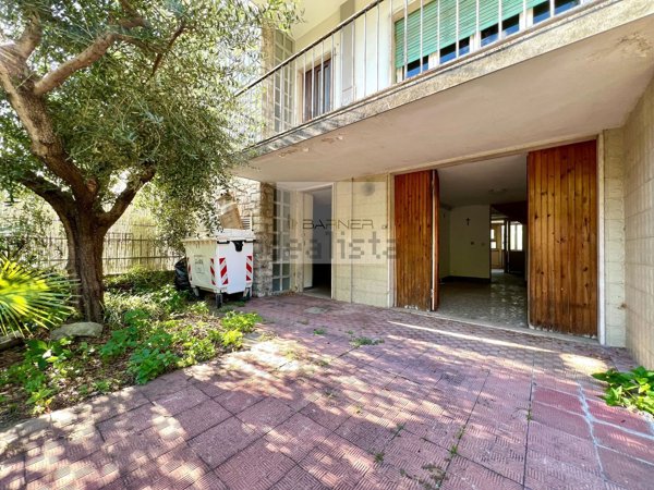 casa indipendente in vendita a Camaiore in zona Lido di Camaiore