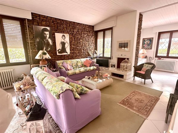 casa indipendente in vendita a Camaiore in zona Lido di Camaiore