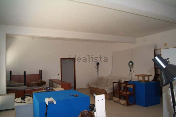 ufficio in vendita a Camaiore in zona Lido di Camaiore