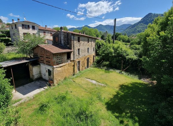 casa indipendente in vendita a Camaiore