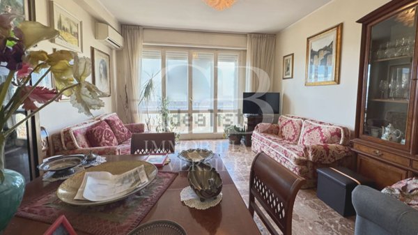 appartamento in vendita a Camaiore in zona Lido di Camaiore