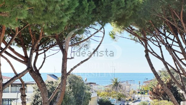 appartamento in vendita a Camaiore in zona Lido di Camaiore