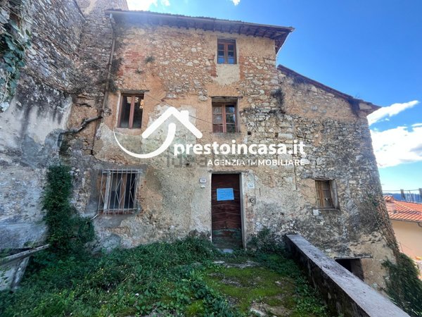 rudere in vendita a Camaiore